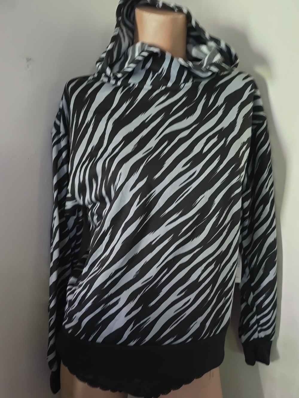 just be Black and White Zebra Print Hoodie Top Size Small NWT